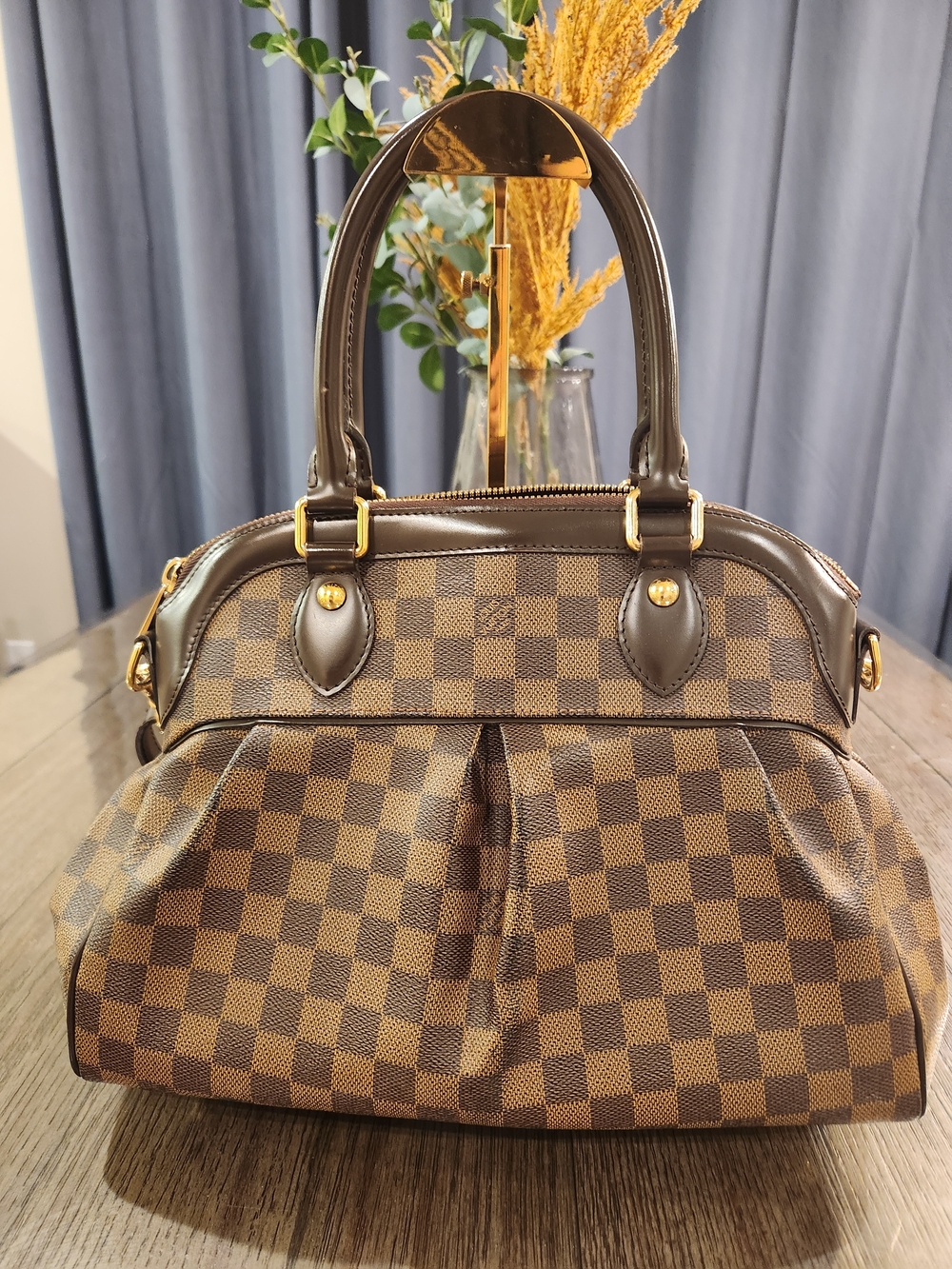 LOUIS VUITTON
Damier Ebene Trevi PM - Picture 2 of 8